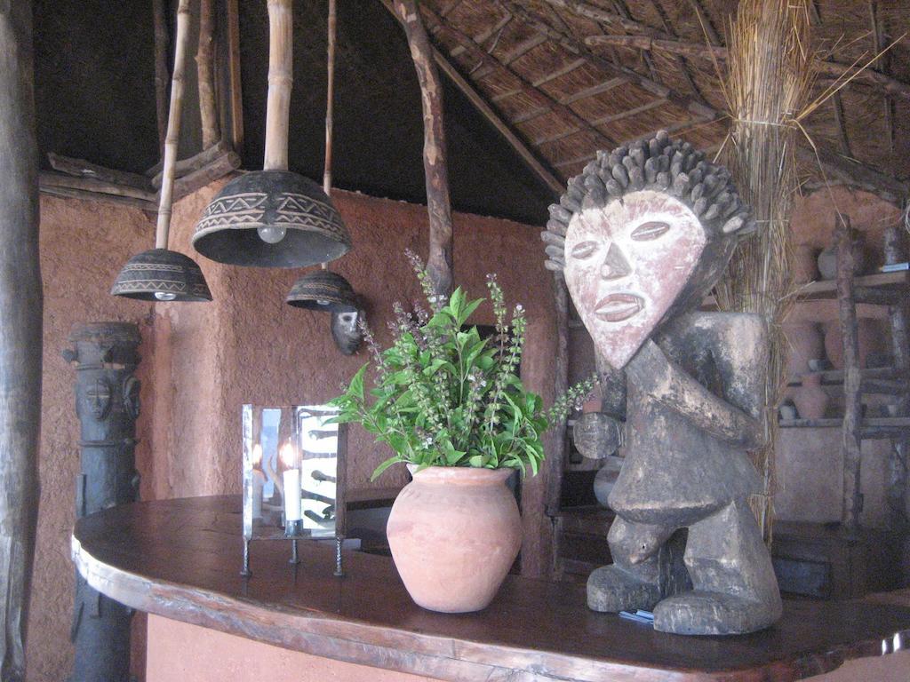 Tama Lodge Мбур Екстериор снимка
