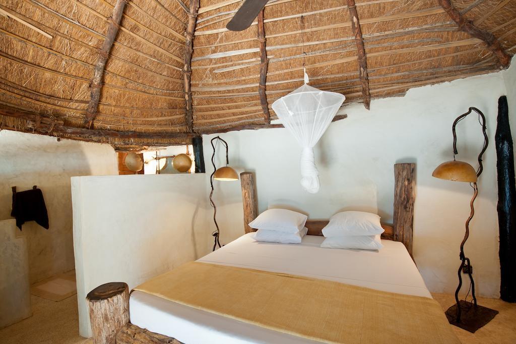 Tama Lodge Мбур Екстериор снимка
