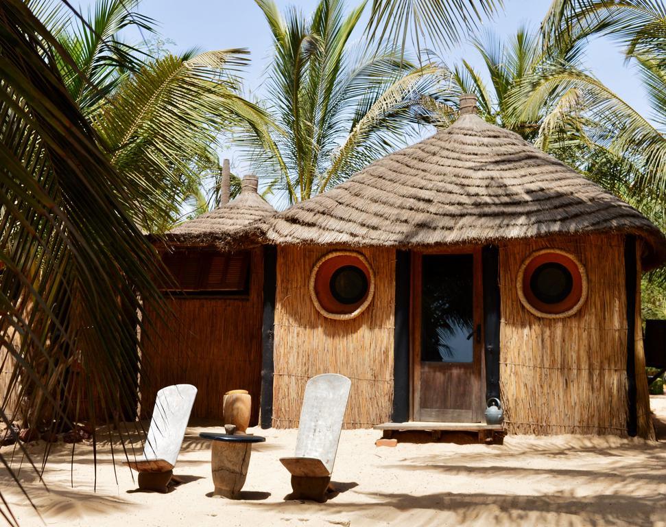 Tama Lodge Мбур Екстериор снимка