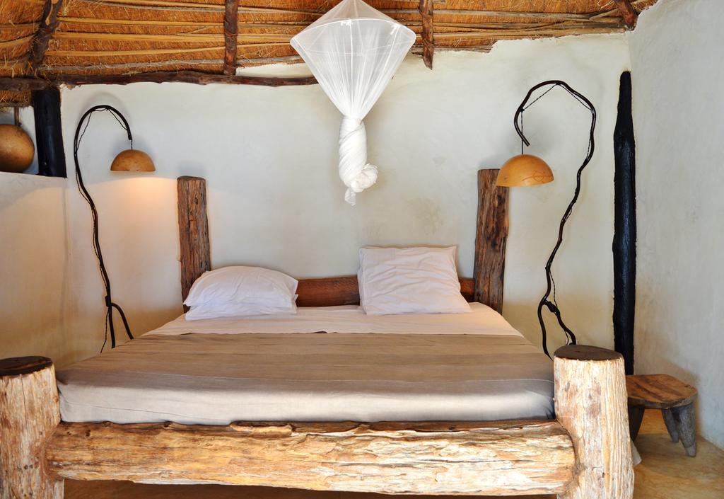 Tama Lodge Мбур Екстериор снимка